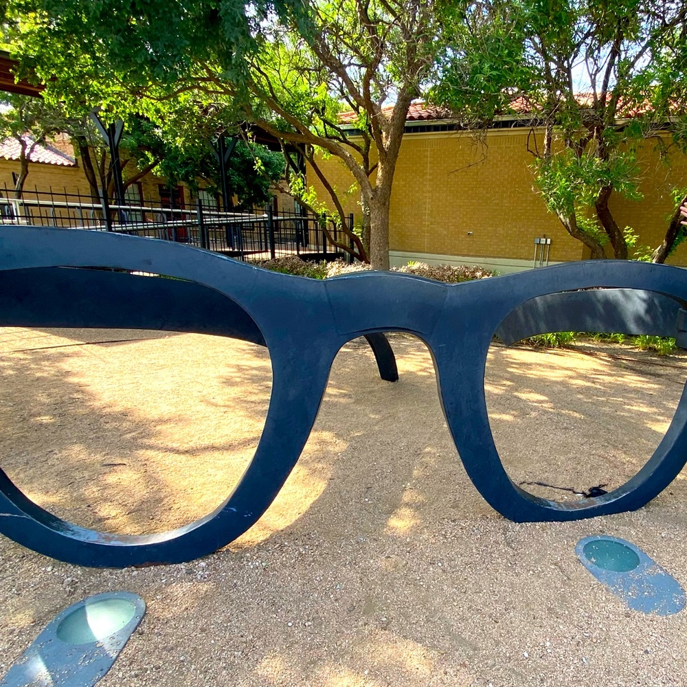 Meet your Posher, Auveed